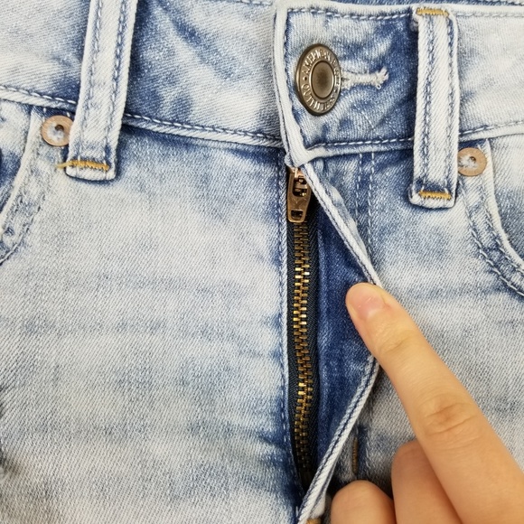 American Eagle Embroidered Hi-Rise Shortie 00 - Picture 4 of 8